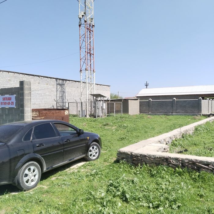 Yer sotiladi eski rioni orqasida dakuminti joyida yuzma yuz gaplashami