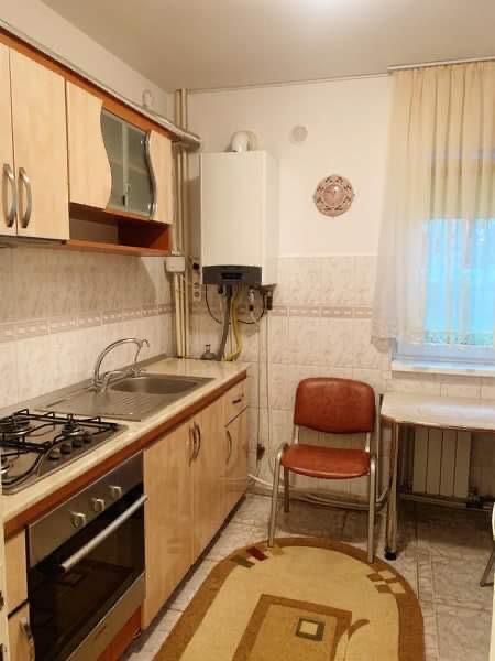 De inchiriat apartament 2 camere semidecomandat Universitate