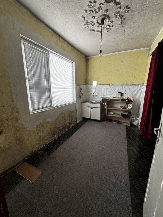 Продавам къща / етаж от къща в гр. Вършец