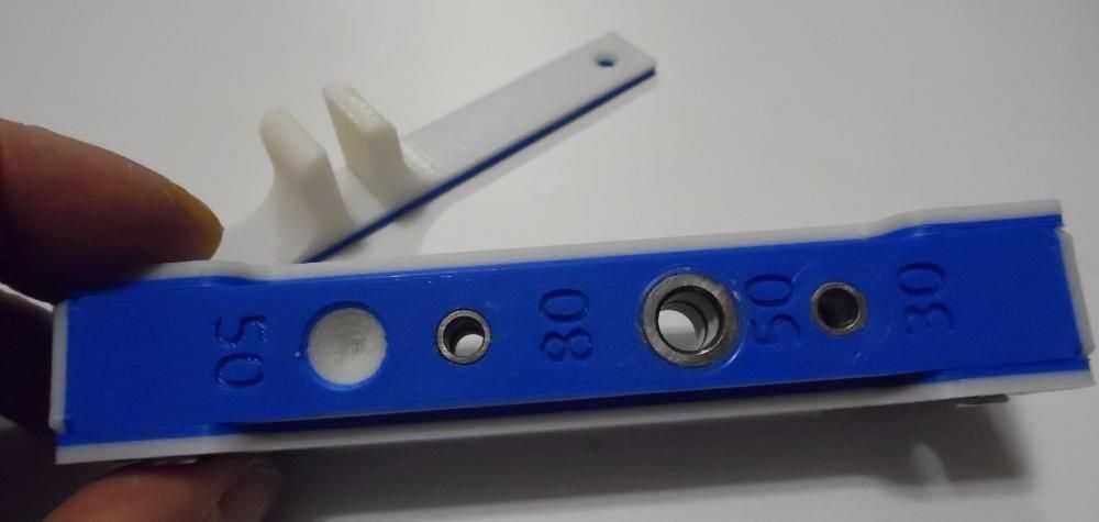 Sablon mobila plastic ericsoane (2x 5mm) si dibluri lemn (1x 8mm)
