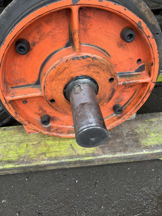 Motor electric trifazat cu ax-arbore dublu  Gr-210 kg