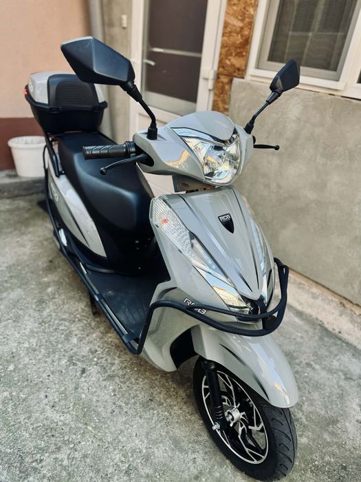 Scuter Electric fara permis