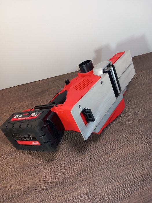 Vând rindea de mână Milwaukee