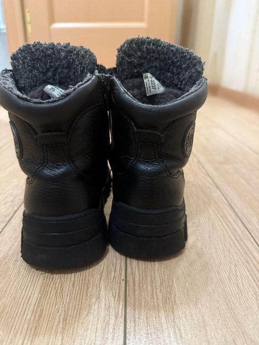 Продам ботинки  зимние для мальчика