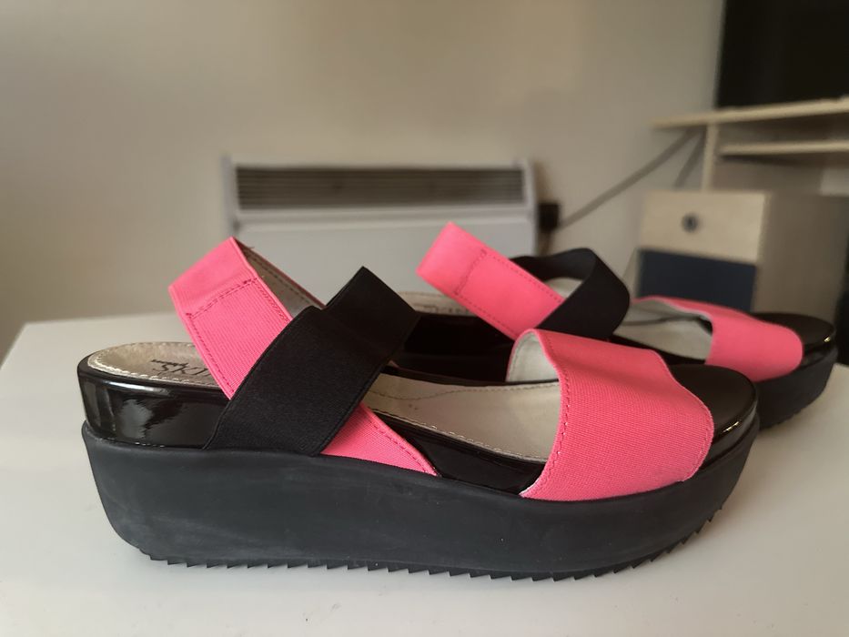 Сандали на платформа