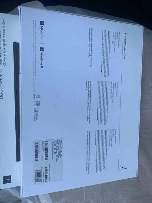 Microsoft Surface Pro 11 Snapdragon X Plus (10 Core), 16GB RAM, 256GB