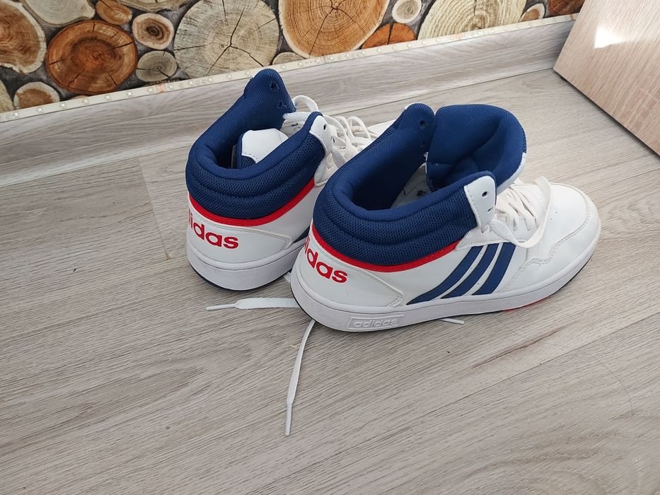 Маратонки найк и адидас