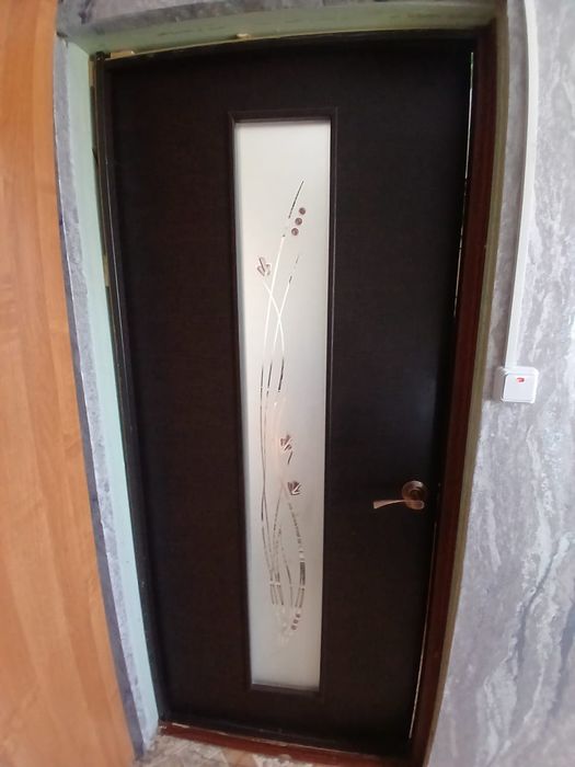 Продам две двери б/у межкомнатные.