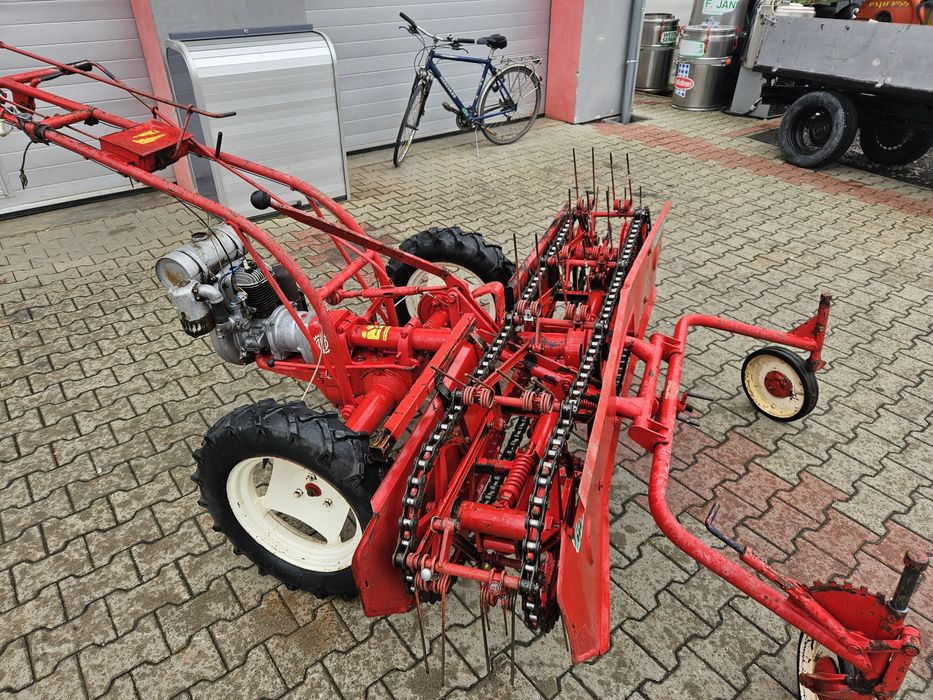 Greblă cu motor pe lanț