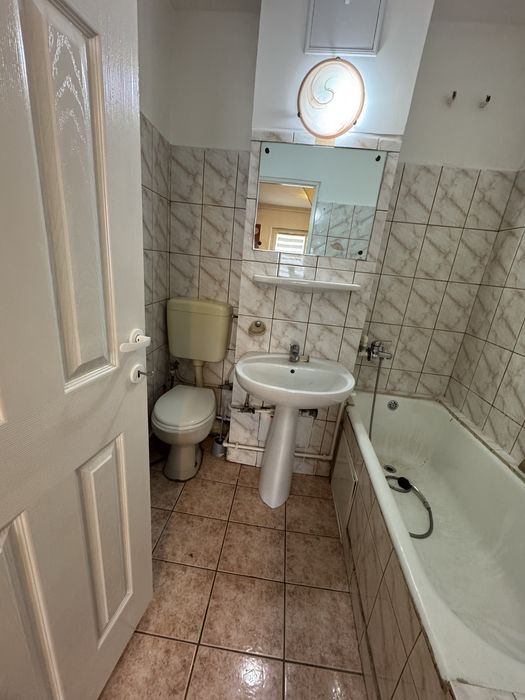 Inchiriez garsoniera str Avram Iancu