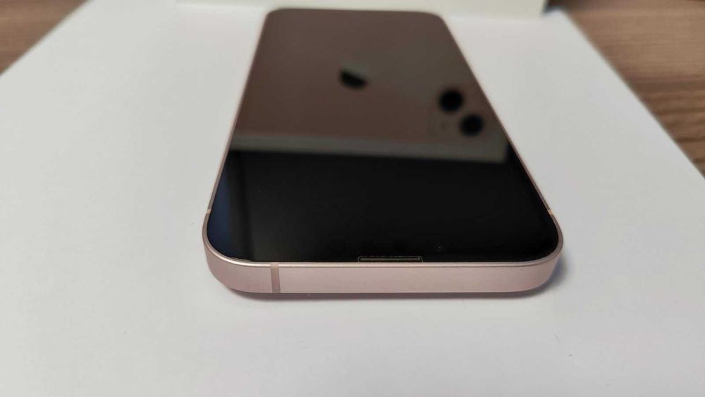 iPhone 13 128GB - страхотен