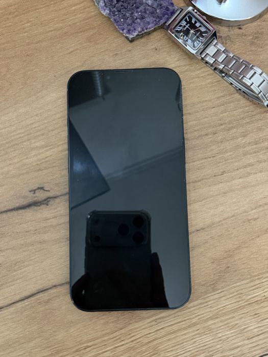 Продам Iphone 13