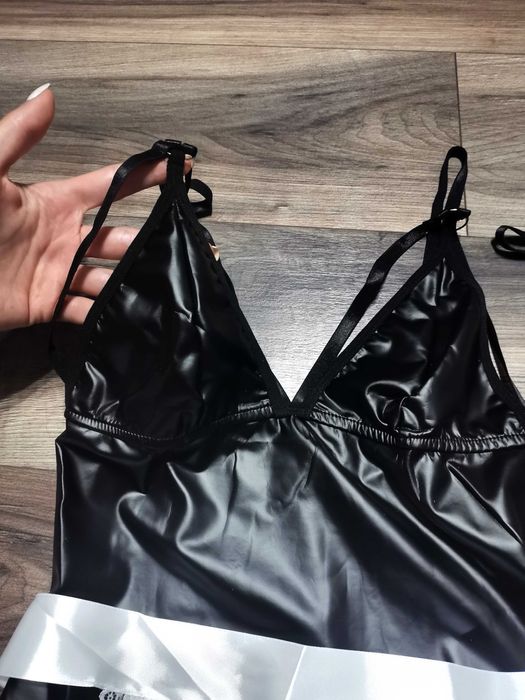 Секси костюм сервитьорка кожен с прашки дамско бельо камериерка