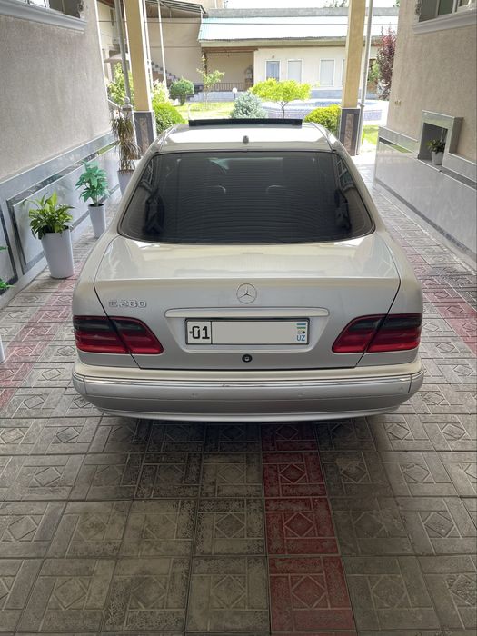Mercedes Benz W210