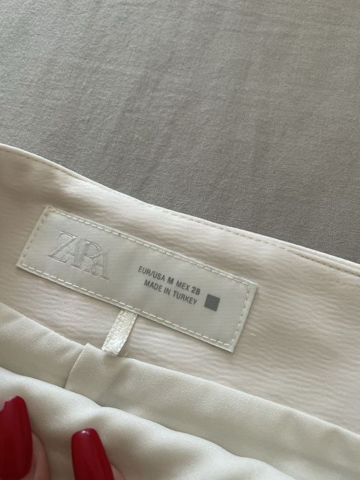 Пола панталон от ZARA