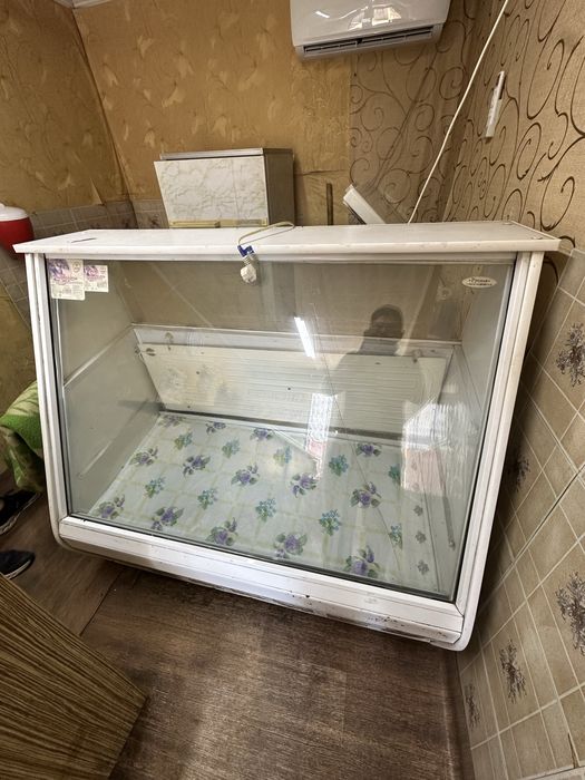 Витринной холодильник