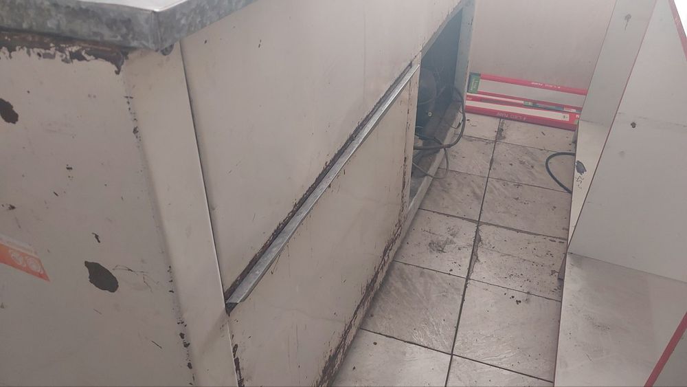 Витрина холодильник