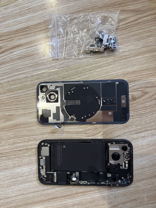 Дисплей и (корпус)- iphone 15
