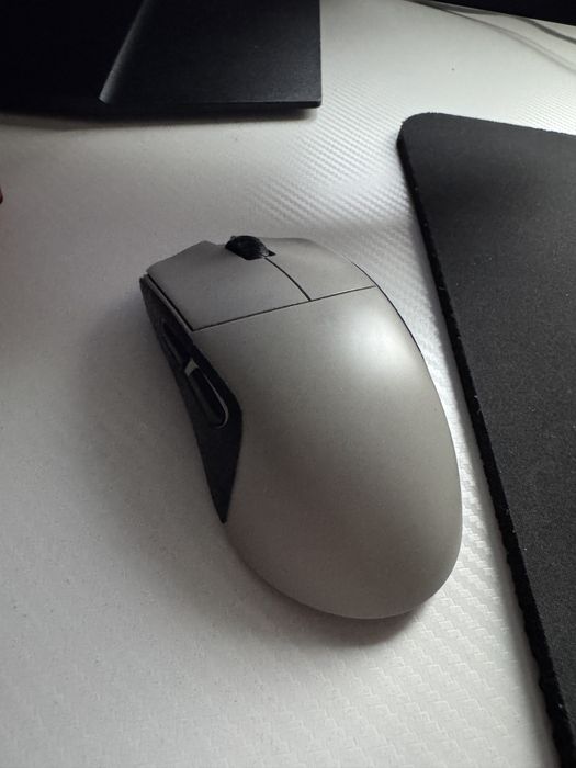 Продам мышку срочно
