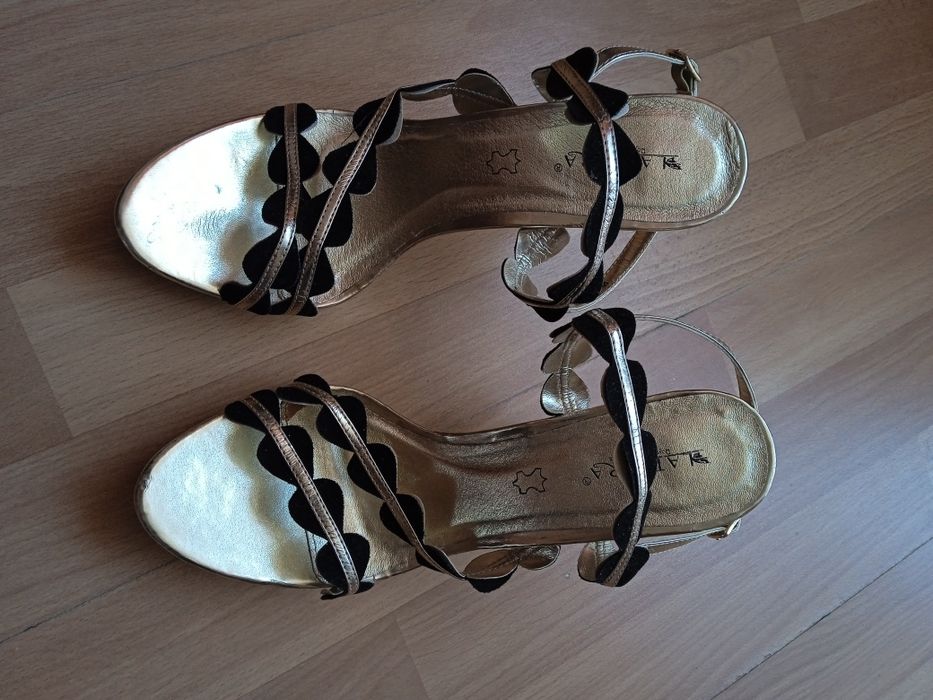 Дамски сандали на ток