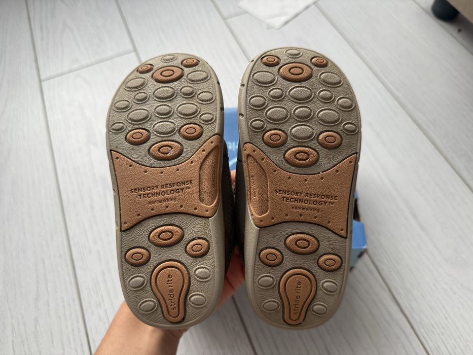 Продам детские ботинки stride rite