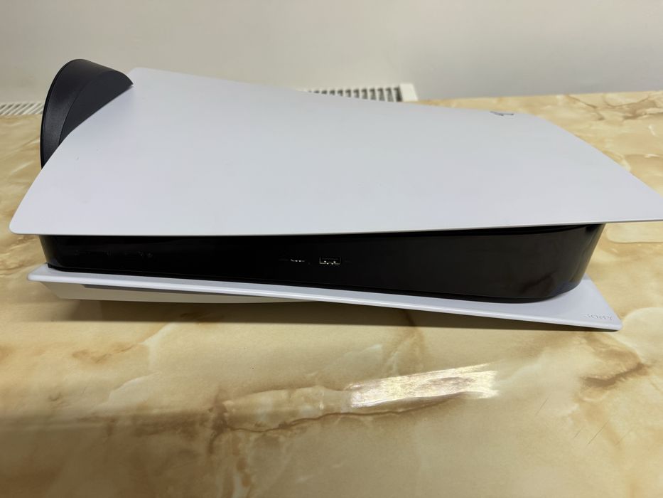 Vand Ps5 varianta cu CD