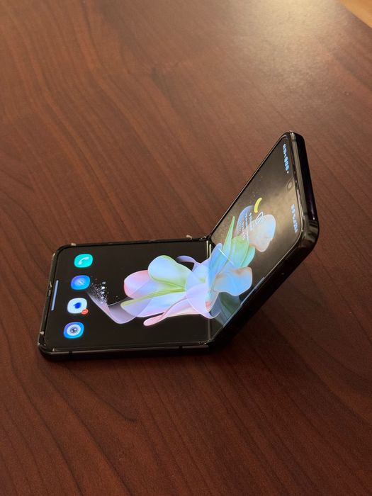 В ГАРАНЦИЯ! Samsung Galaxy Z Flip 4