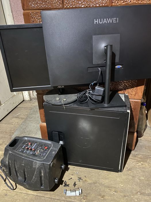 Vând diferite boxe/diverse