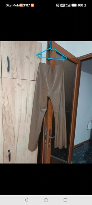 Pantaloni imitație de piele mărimea XS
