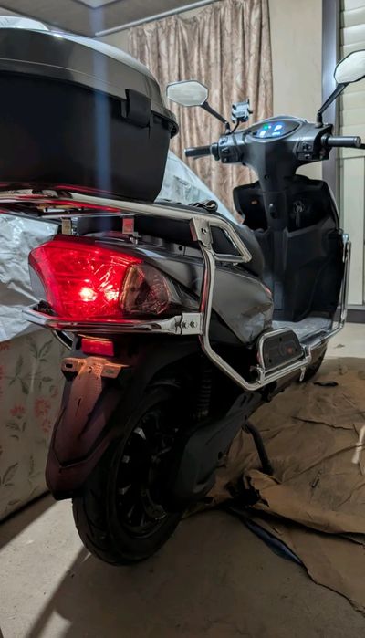 Katta dugali elektr Skuter