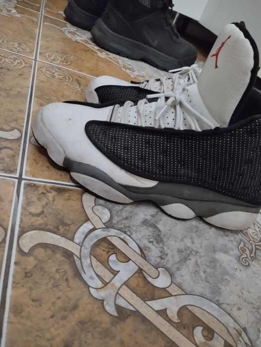 13 джорданы черно белые