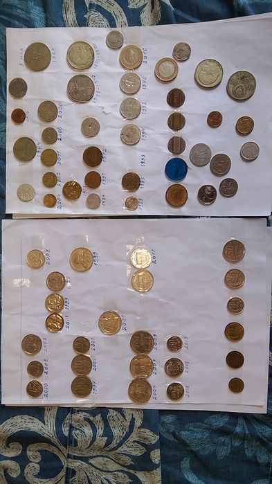 Продам не полную коллекцию монет значков и рублей разных видов и годов