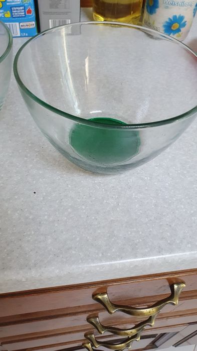 Продам две салатницы из стекла
