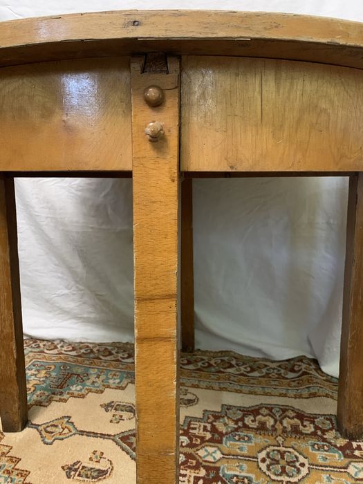 Стол для гостинной