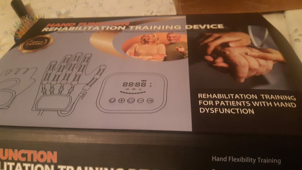 Робот перчатки для разработки кисти рук