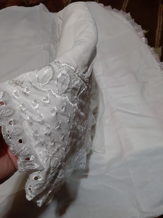 Два конверта на выписку ,одеяло и простынка.