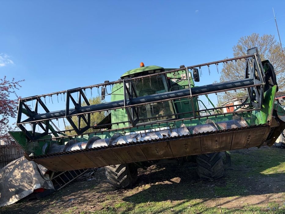 Combina John Deere 2056