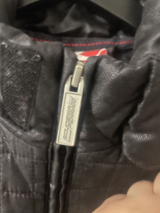 Puma yengil kurtka razmer S