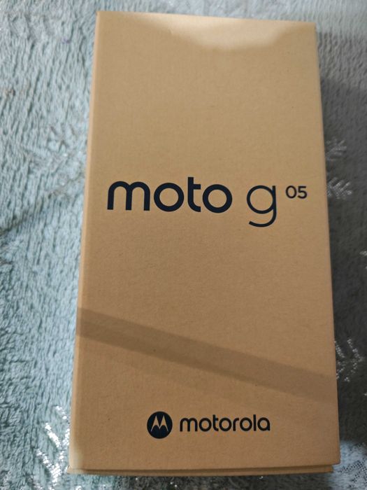 Смартфон нов, неотварян moto g05