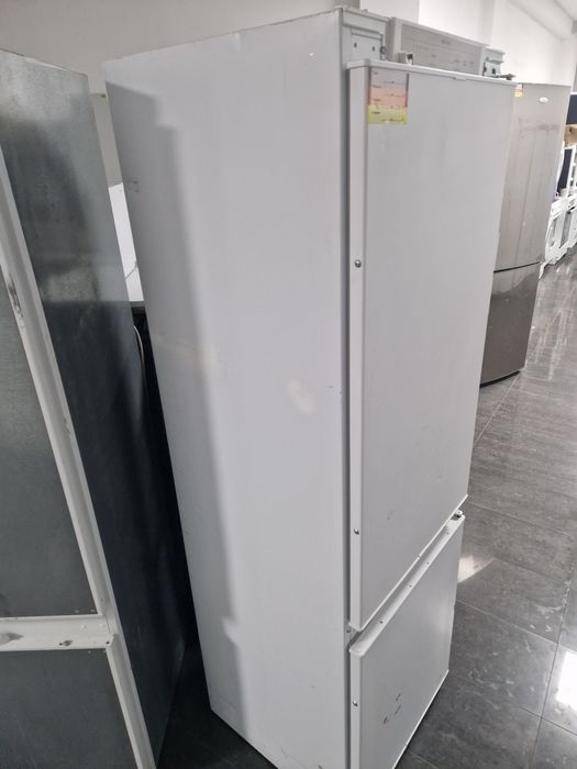 Хладилник за вграждане Samsung No Frost