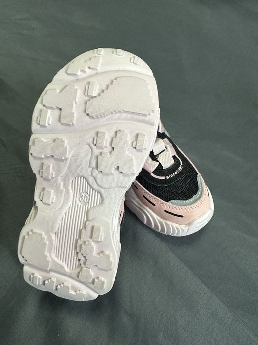 Продам детскую обувь