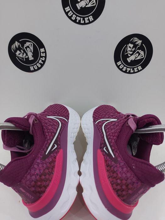 Дамски маратонки NIKE REACT. Номер 36.5