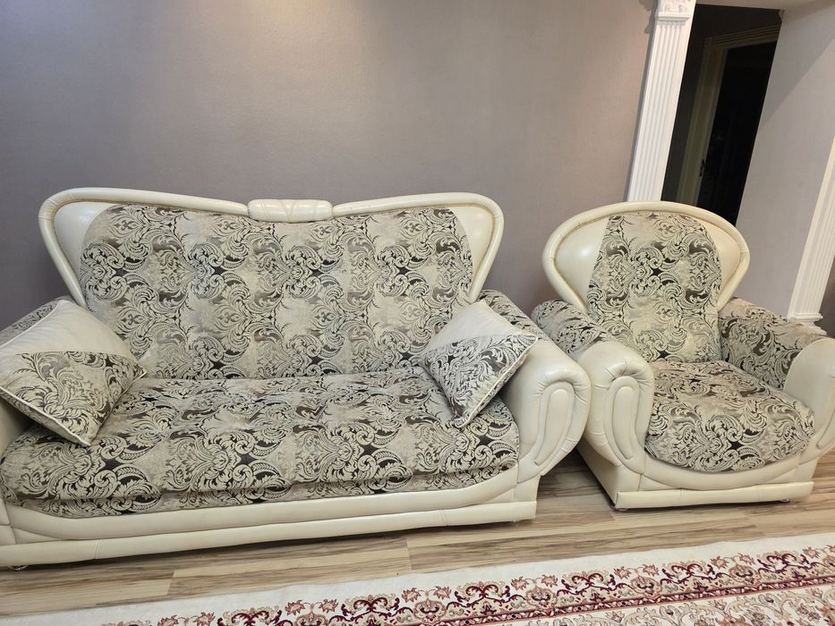 Продам комплект мягкой мебели