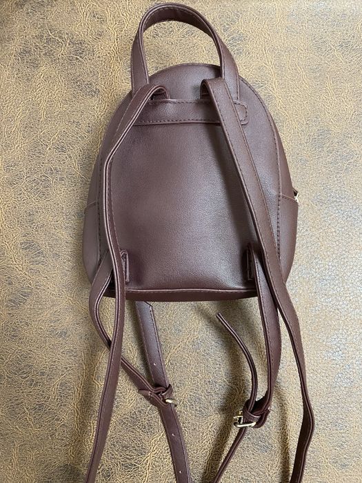 Кафява кожена раница на Bershka