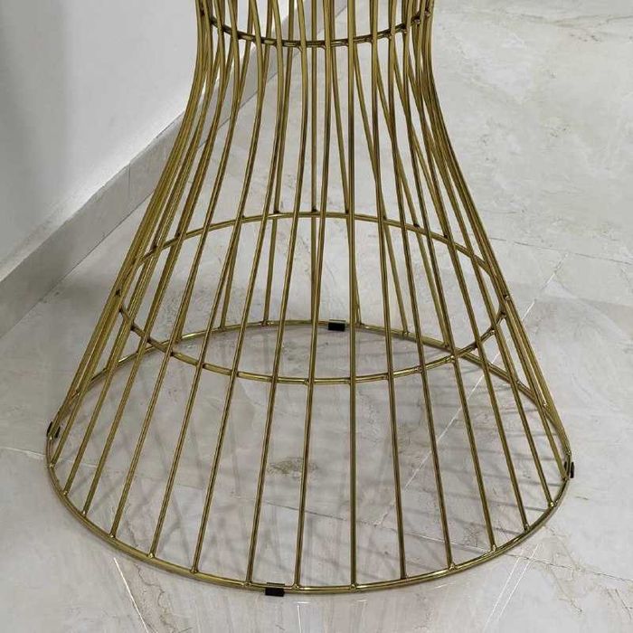 Круглый обеденный стол из прозрачного закаленного