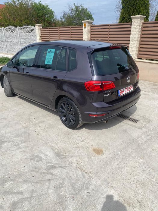 Vând VW GOLF  sportsvan