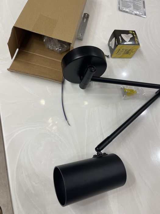 Продам лампу настенную