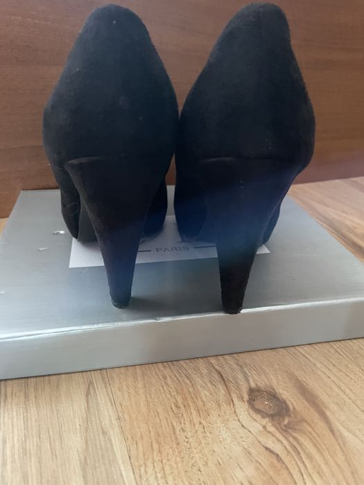 Велурени дамски обувки на ток