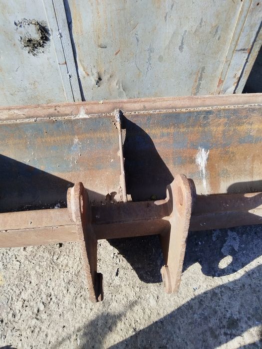 vand cupa taluz buldoexcavator caterpillar