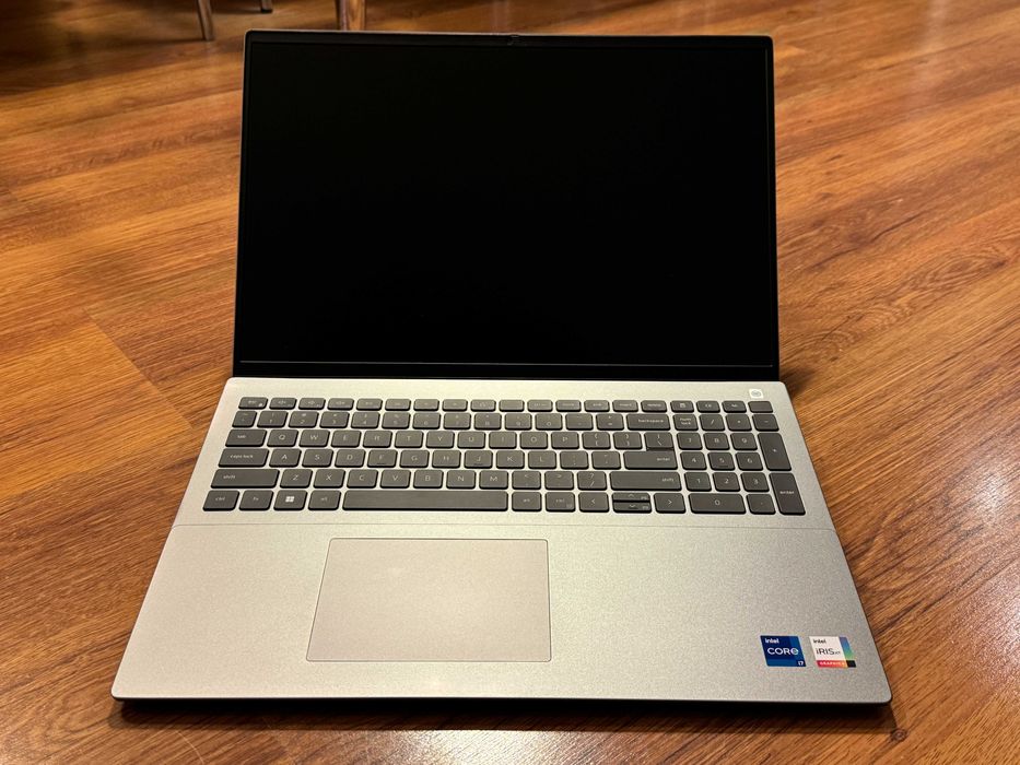 НОВ 16 WUXGA i7-1360p DELL Vostro 5630 16GB LPDDR5/512GB NVMe/Гаранция
